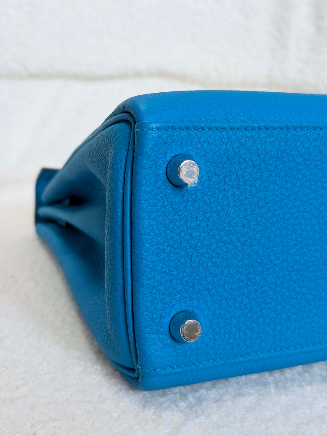 HERMÈS Bleu Zanzibar Togo Leather PHW Kelly 25 Stamp A 2018