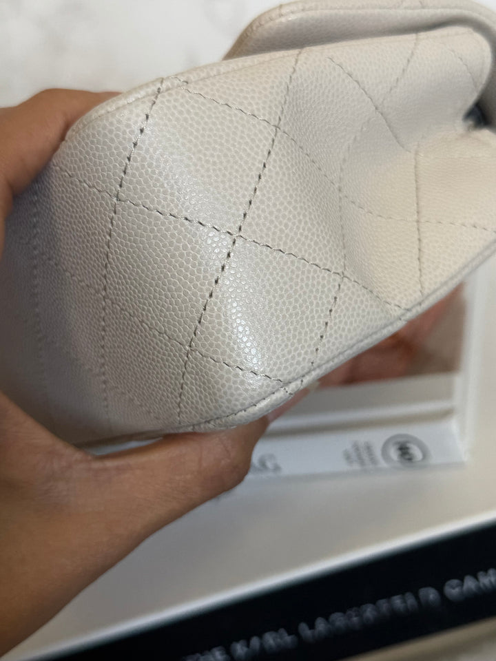 CHANEL 18B series 26 Ivory Caviar SHW Mini Rectangular Flap Bag 2018