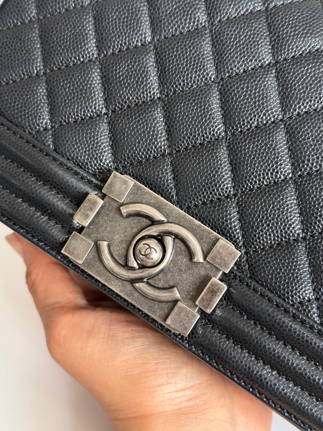 CHANEL series 25 Black Caviar Ruthenium Hardware Old Medium Le Boy Bag 25 cms 2018