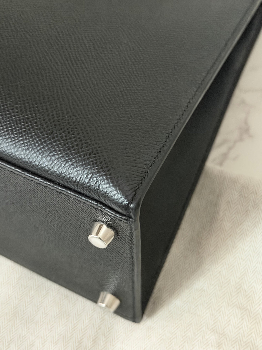 HERMES Black Noir Sellier Epsom Leather PHW Kelly 28 Stamp R 2014