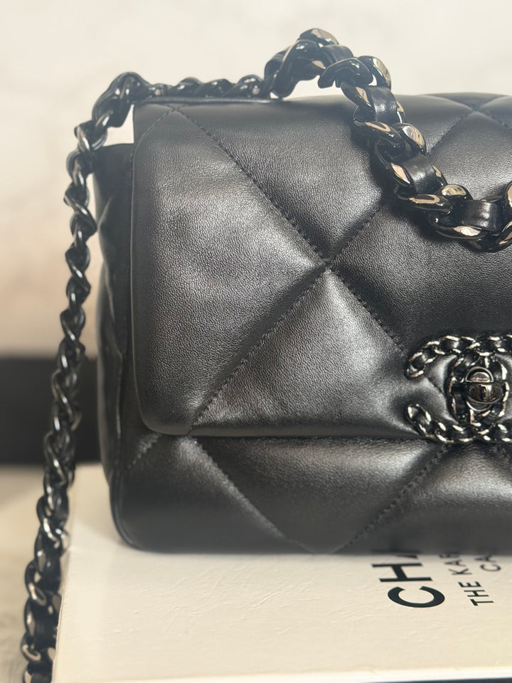 CHANEL 22P So Black 19 Black Lambskin Flap Bag size Small 2022