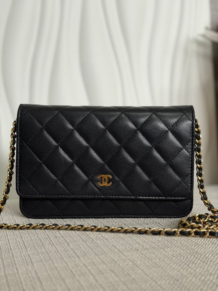 CHANEL series 25 2018 Black Lambskin LGHW Classic Wallet On Chain (WOC)