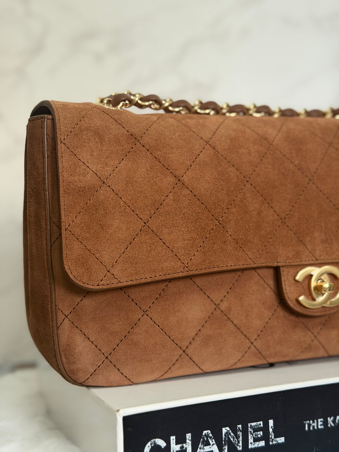 CHANEL 26A Métiers d’art Collection Camel Suede Leather LGHW Maxi 32 cms Flap Bag Matthieu Blazy 2026