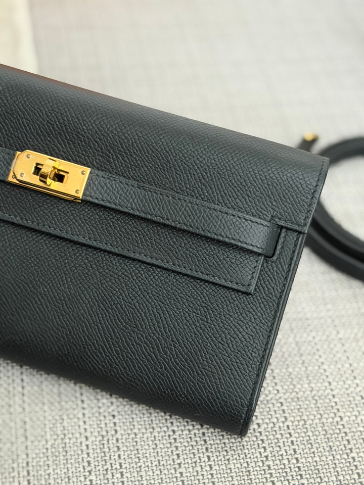 HERMES Noir Black Epsom Leather GHW Kelly To Go Stamp Z 2021