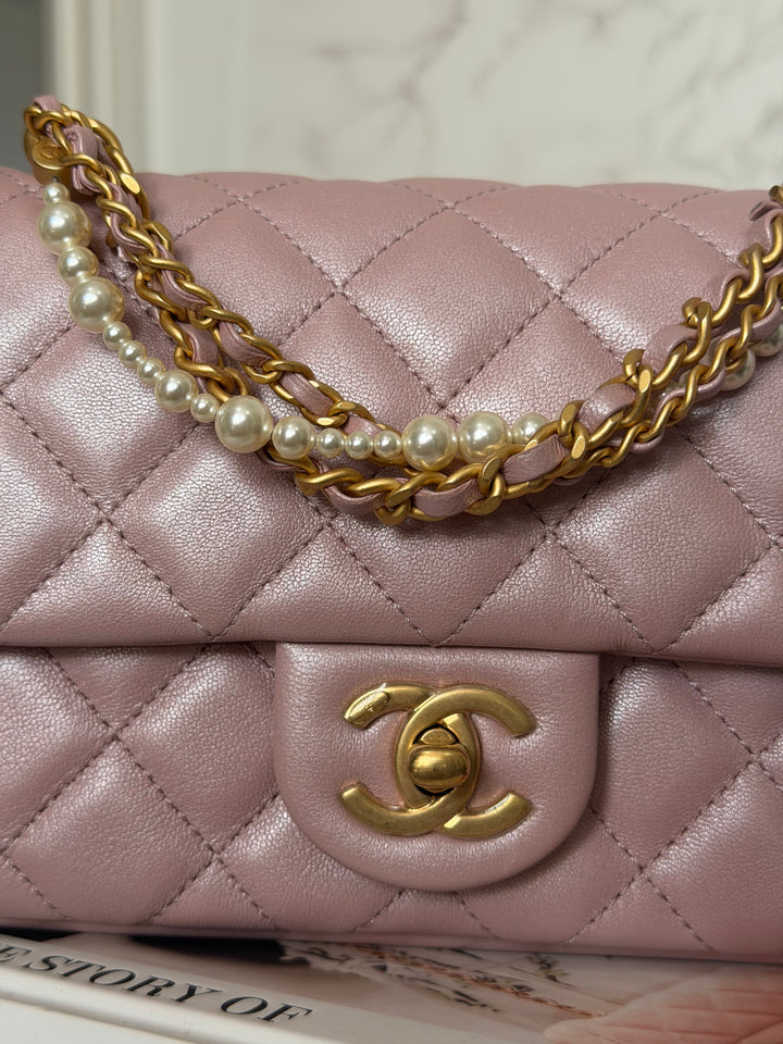 CHANEL 24P Pearly Pink Lambskin Pearl Twist Aged GHW Flap Bag 2024