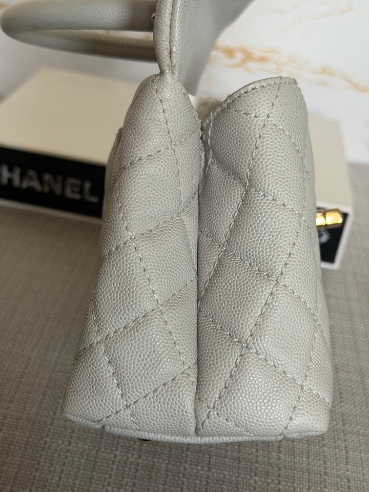 CHANEL series 27 Light Grey Caviar LGHW Coco Handle Size Small with Detachable Shoulder strap 2018