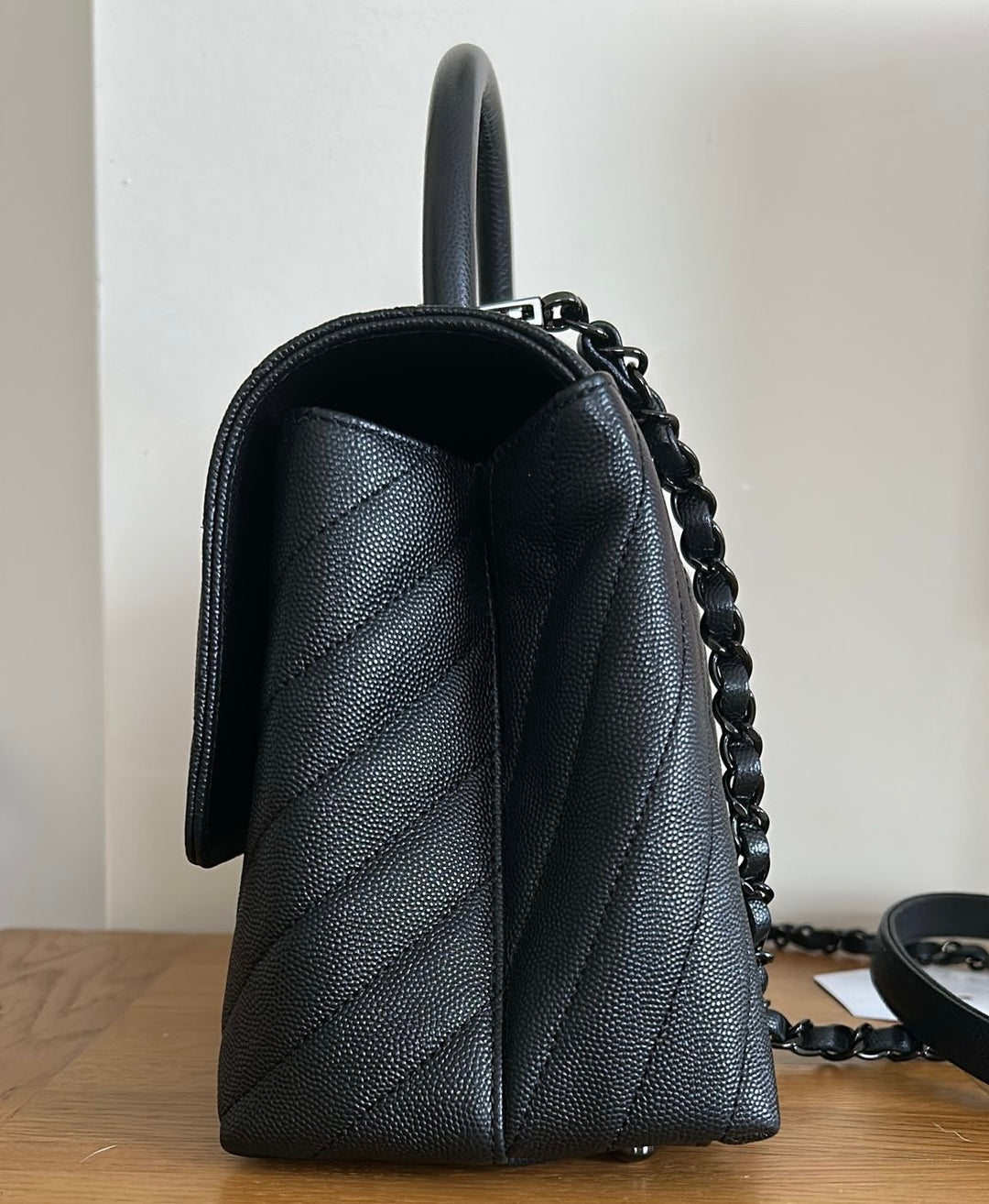 CHANEL series 31 Black Caviar Chevron So Black Hardware Medium Coco Handle Flap bag 29 cms