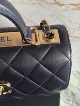 Load image into Gallery viewer, Chanel series 28 2018/2019 Navy Lambskin Champagne GHW Trendy CC Flap Bag size Small with Detachable Strap
