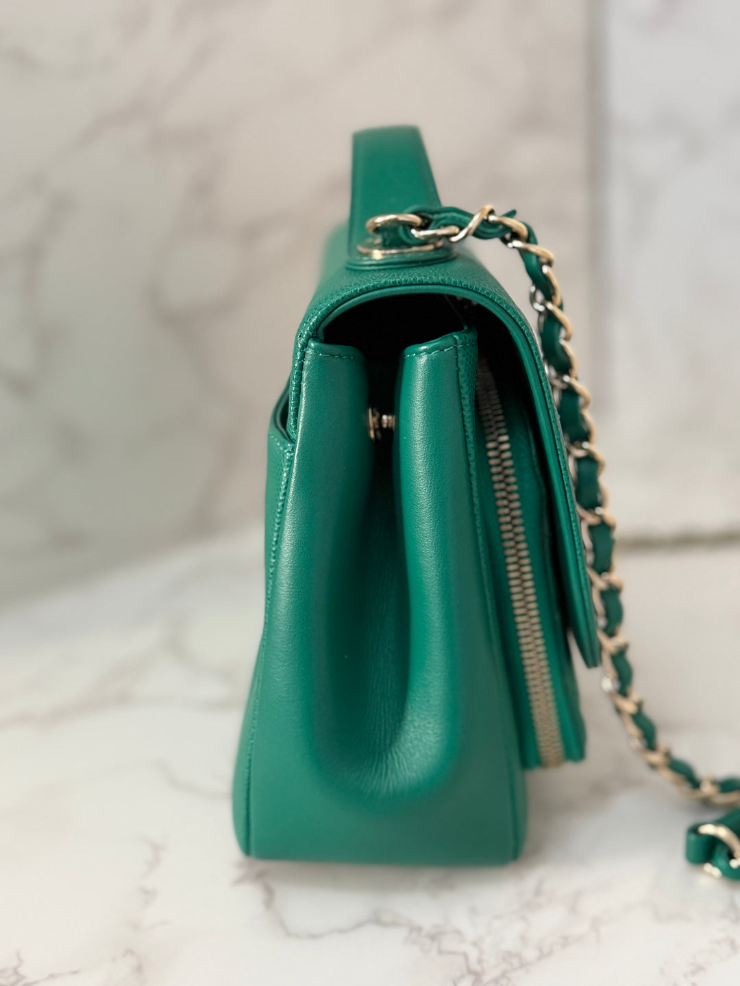 CHANEL series 23 Green Caviar LGHW Medium Business Affinity Flap Bag