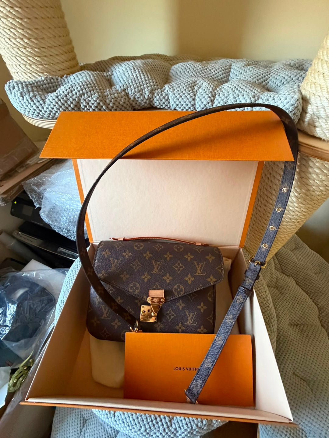 LOUIS VUITTON Pochette Metis Monogram 2024