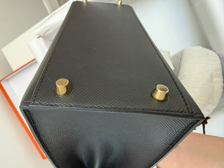 WA/Email to purchase only- HERMÈS Kelly 28 Vintage in Black 89 Noir 89 Box Leather GHW Stamp U in circle 1991