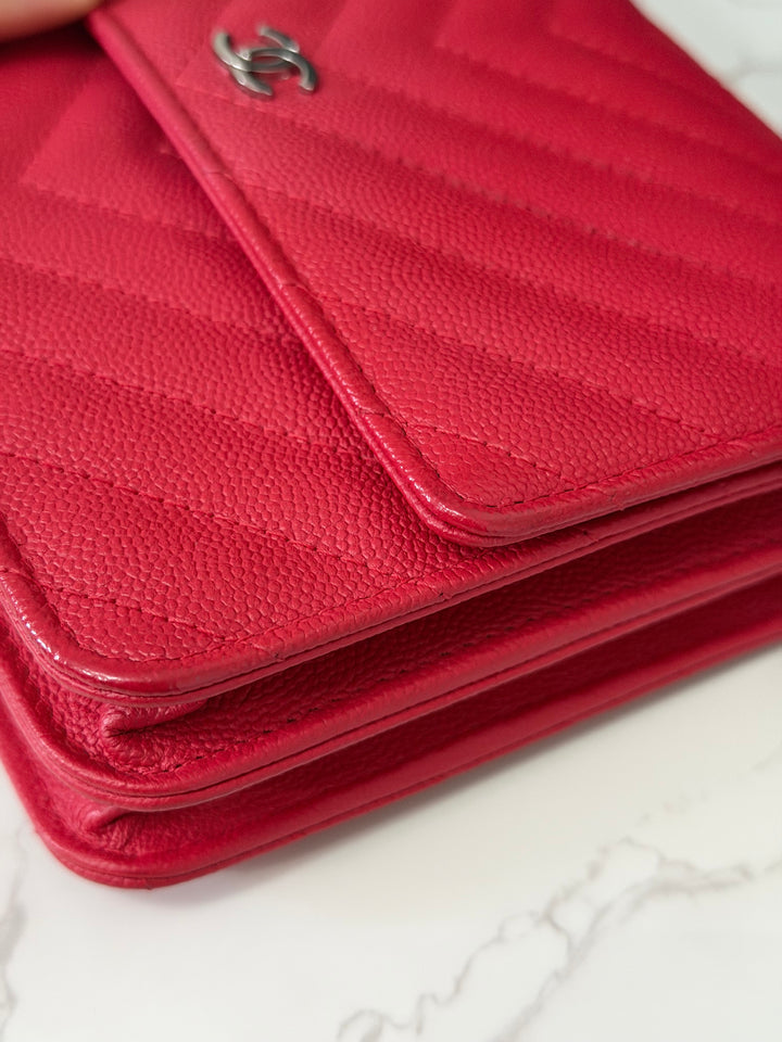 CHANEL series 25 2018 Dark pink chevron caviar SHW Square Wallet On Chain (WOC)