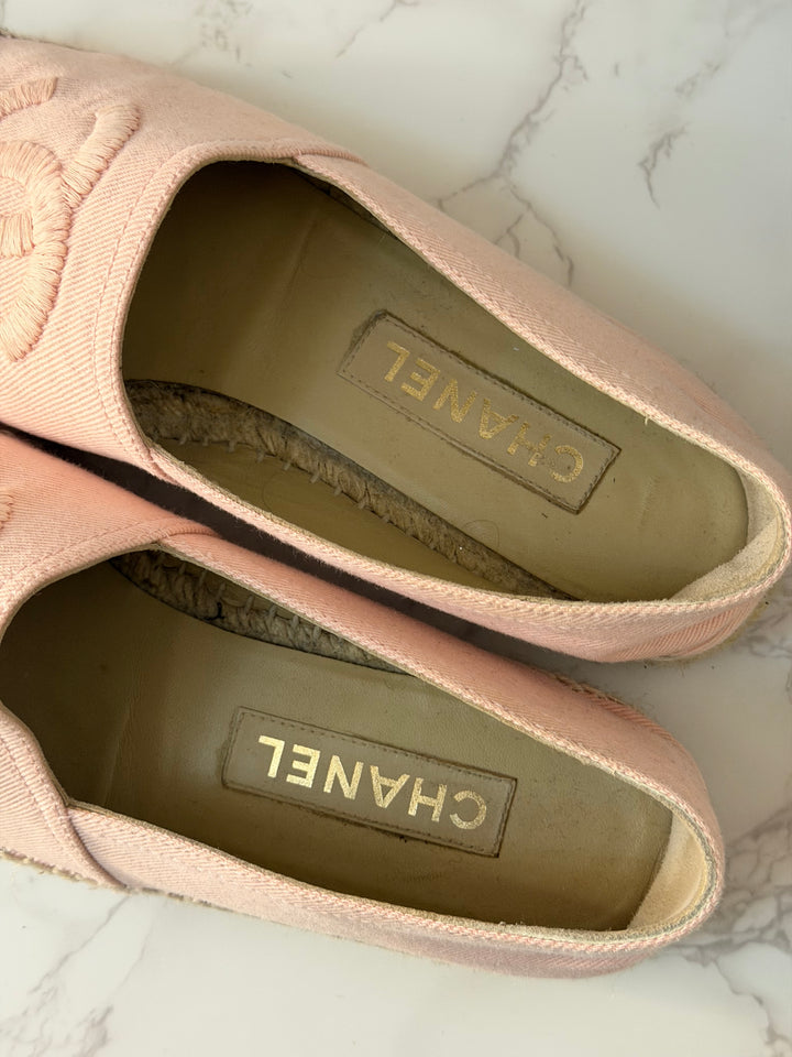 CHANEL Light Peachy Pink/Black Espadrilles Size EU 40
