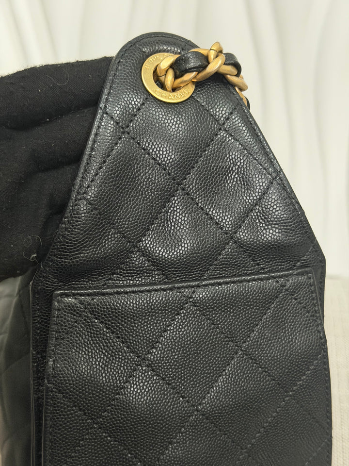 CHANEL 25 Black Caviar Aged GHW Hobo Bag size SMALL