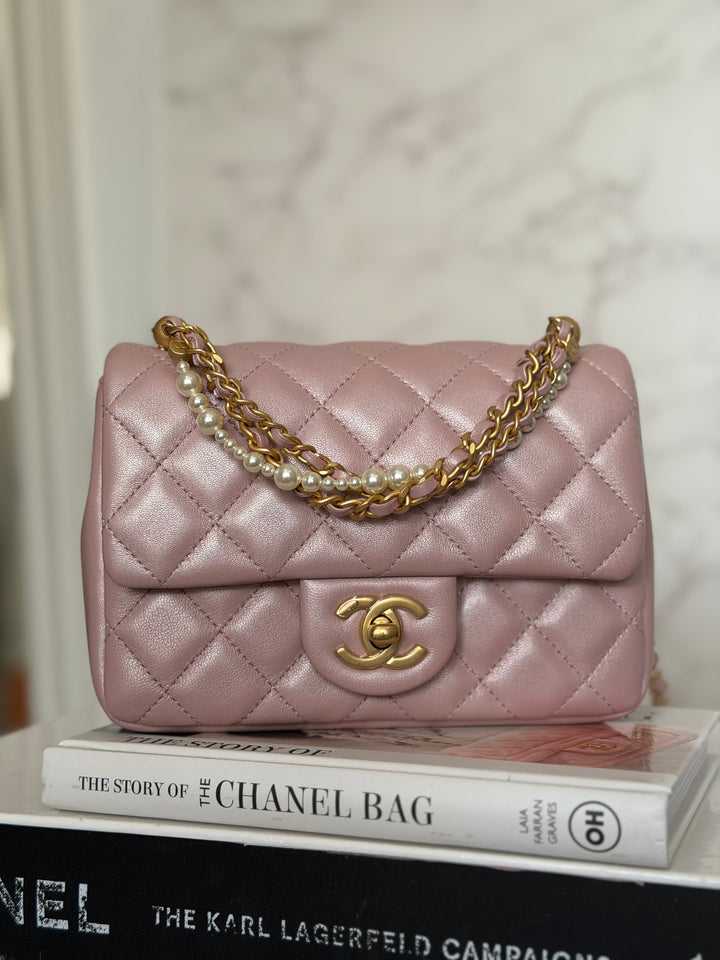 CHANEL 24P Pearly Pink Lambskin Pearl Twist Aged GHW Flap Bag 2024