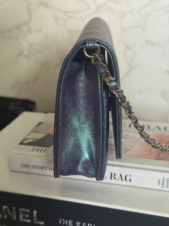 CHANEL 22P Iridescent Purple Caviar LGHW 2022 Classic Wallet On Chain (WOC)