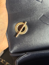 Load image into Gallery viewer, Chanel series 28 2018/2019 Navy Lambskin Champagne GHW Trendy CC Flap Bag size Small with Detachable Strap
