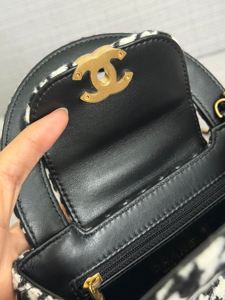 CHANEL 24A 2024 Black and White Houndstooth Tweed Kelly Small Shopping Bag with Chain Aged GHW