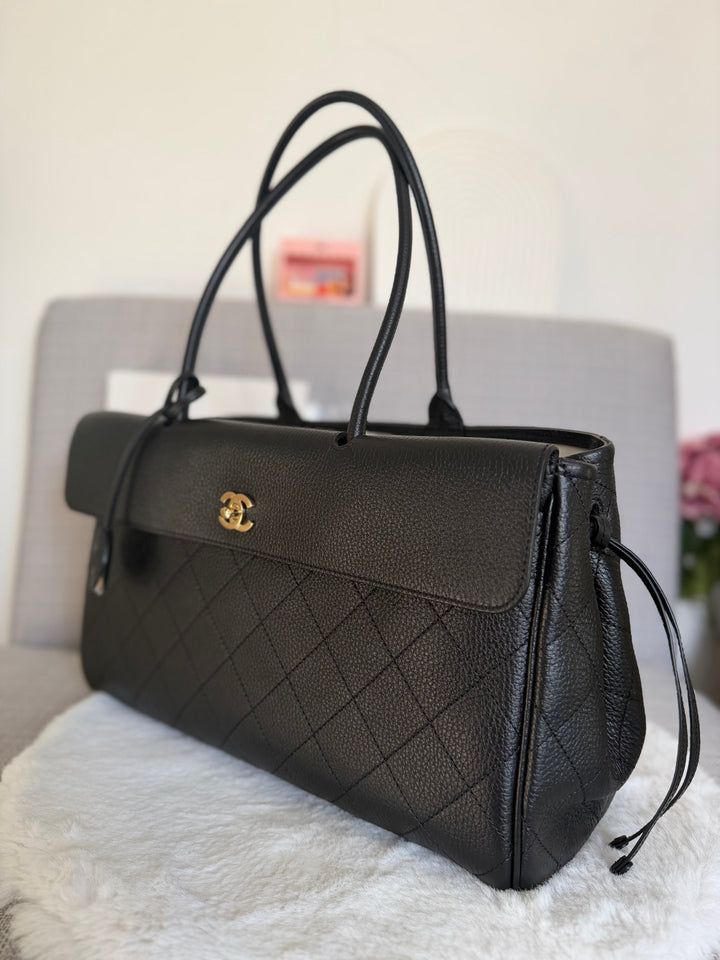 CHANEL Métiers d’art 26A 2026 Black Caviar Medium Shopping Tote Bag GHW NEW Size AP6428