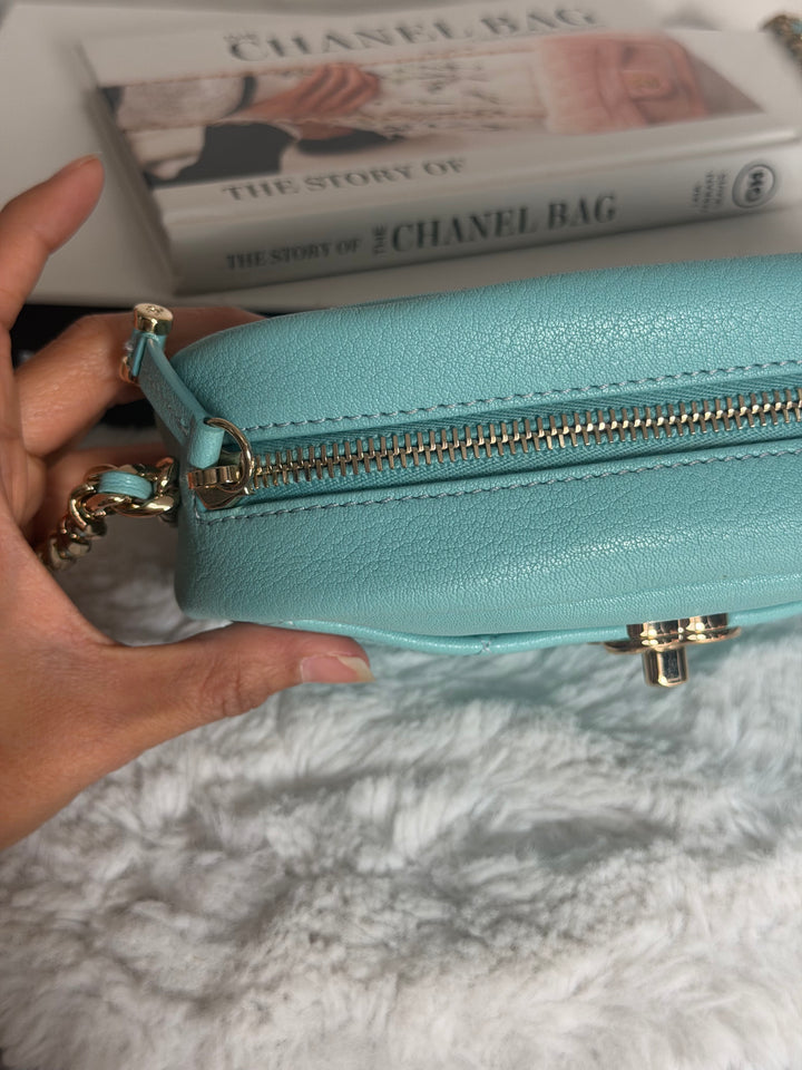 CHANEL series 26 Tiffany Blue calfskin LGHW Day Trip Camera case bag 7.5 inches 2019