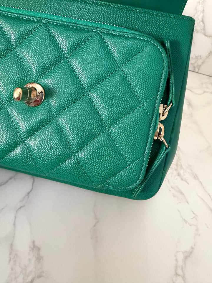 CHANEL series 23 Green Caviar LGHW Medium Business Affinity Flap Bag