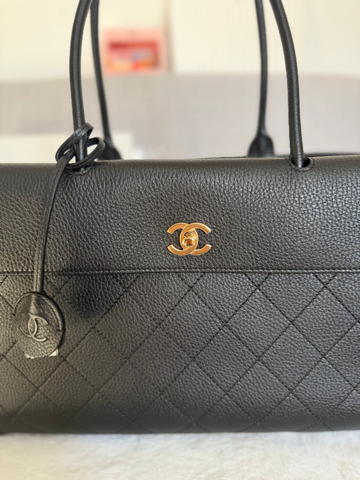 CHANEL Métiers d’art 26A 2026 Black Caviar Medium Shopping Tote Bag GHW NEW Size AP6428