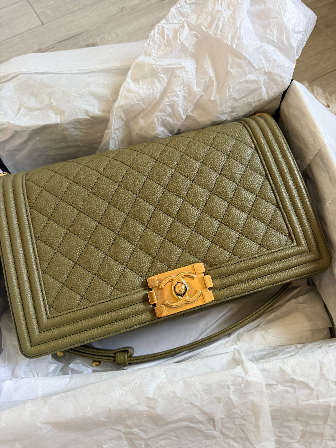 CHANEL series 23 Khaki Green Caviar with Pink lining NEW Medium Le Boy Flap Bag 2016