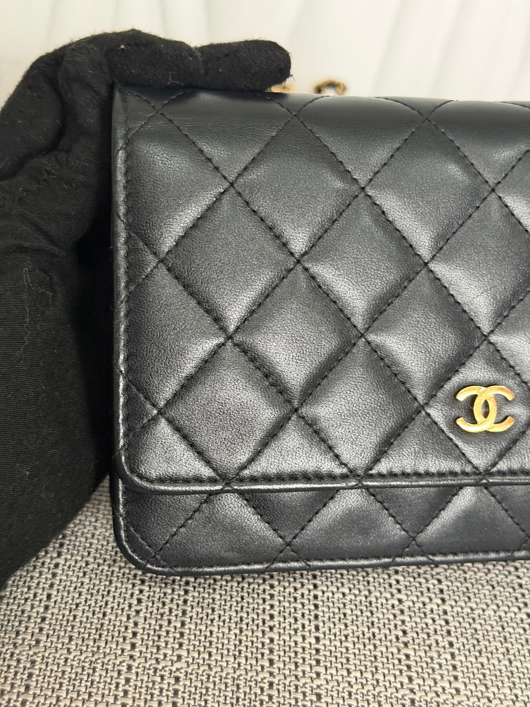 CHANEL series 25 2018 Black Lambskin LGHW Classic Wallet On Chain (WOC)
