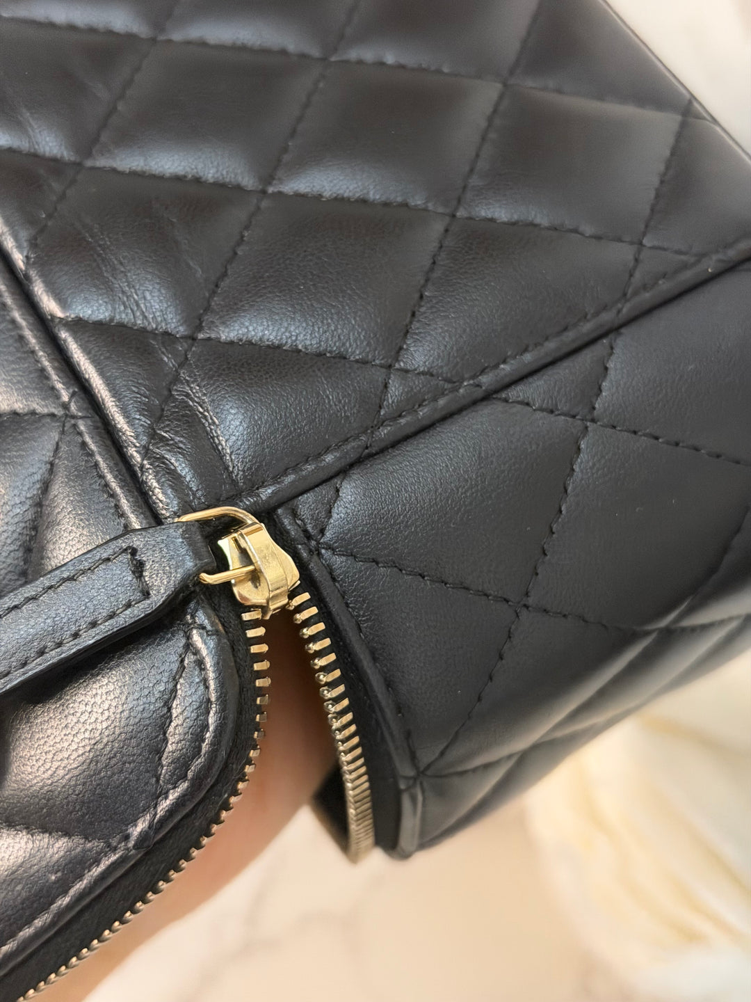 CHANEL series 31 Black Lambskin LGHW Small Vanity Case with Chain and Leather Top Handle