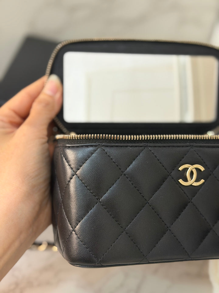 CHANEL series 31 Black Lambskin LGHW Small Vanity Case with Chain and Leather Top Handle