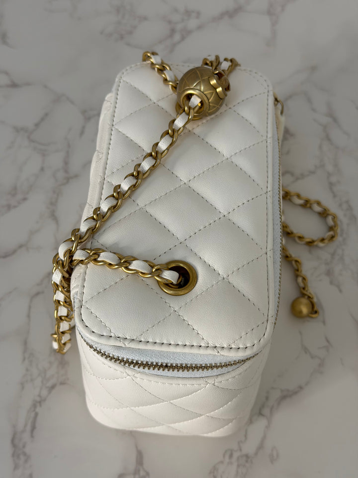 CHANEL series 31 White Lambskin aged GHW Small Vanity Pearl Crush Adjustable Chain 2020/2021