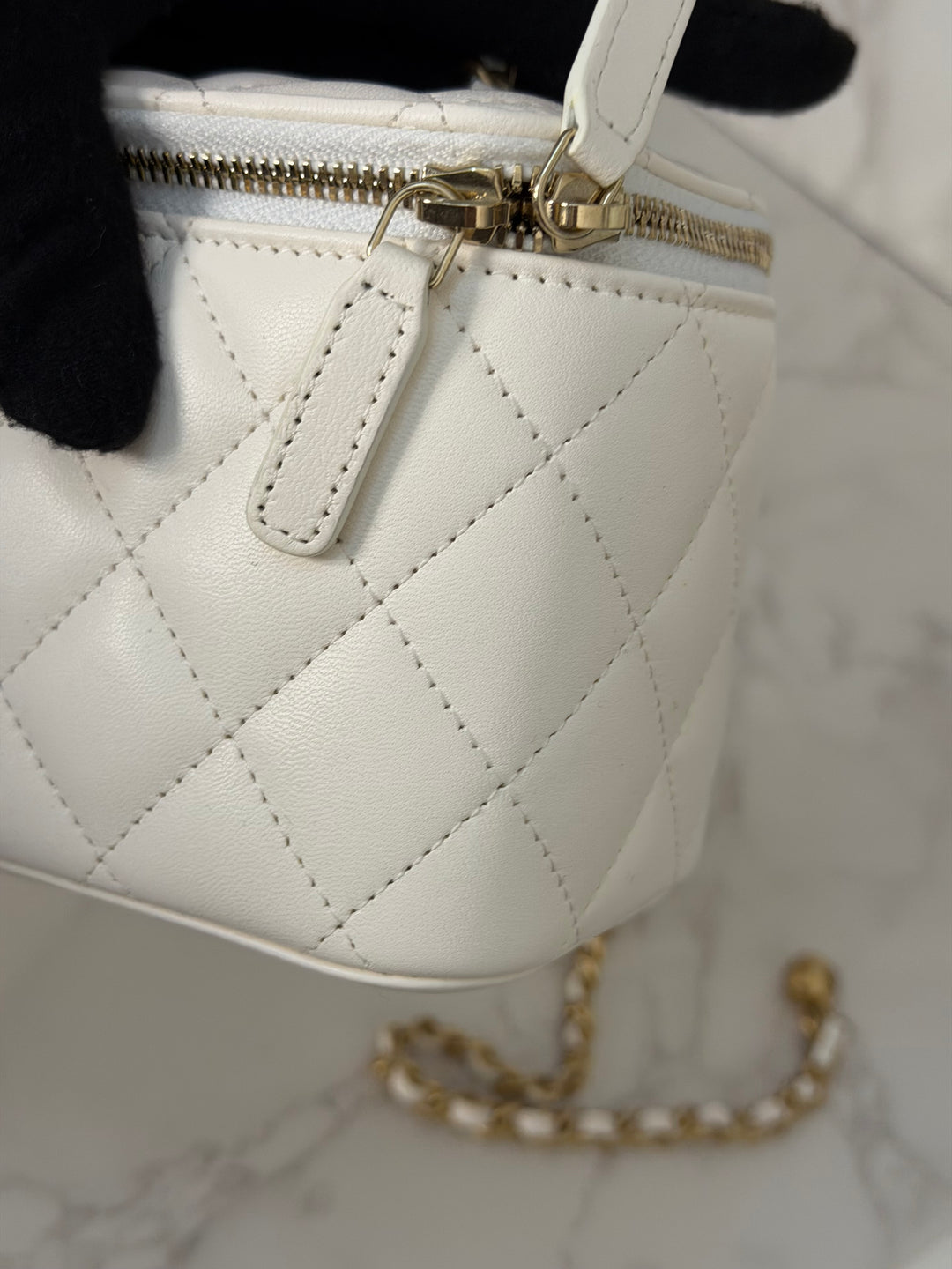 CHANEL series 31 White Lambskin aged GHW Small Vanity Pearl Crush Adjustable Chain 2020/2021