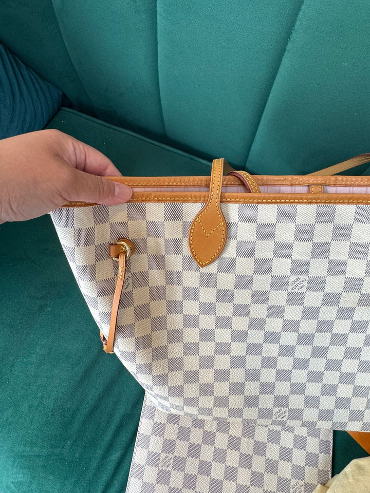LOUIS VUITTON Neverfull MM Tote Bag in Damier Azur with Rose Ballerine lining