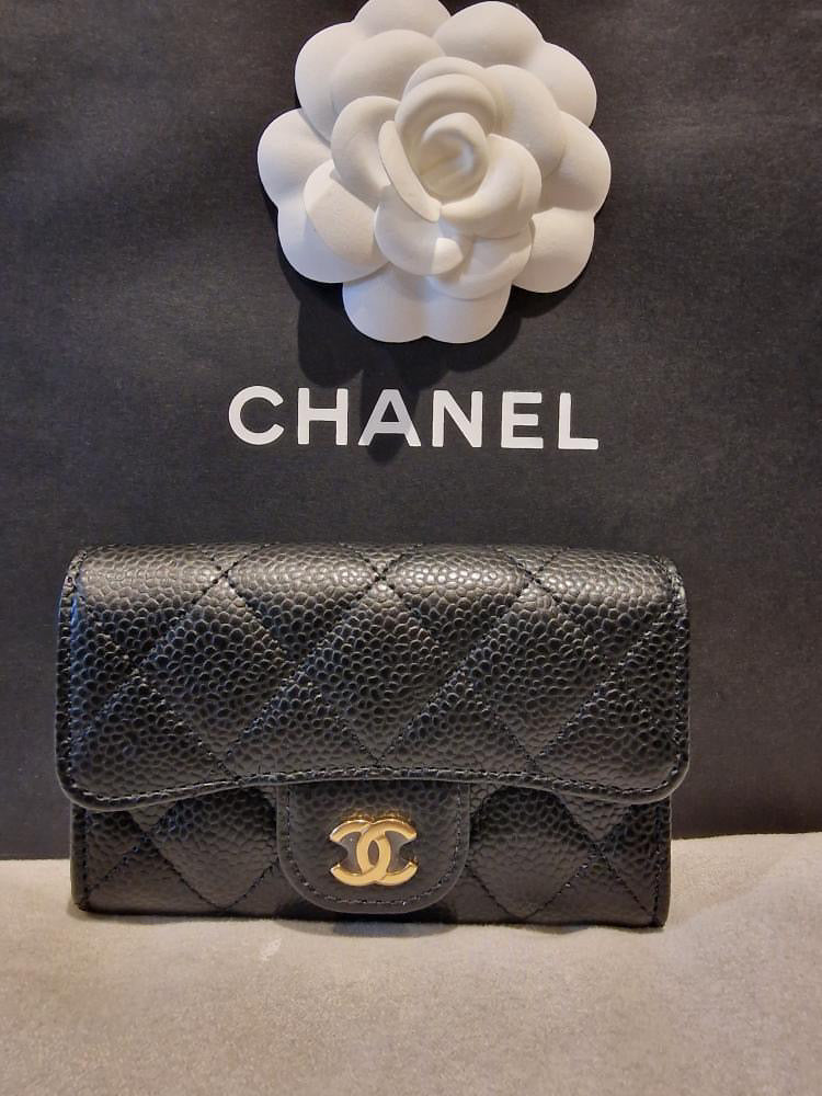 Chanel Black caviar GHW flap card holder