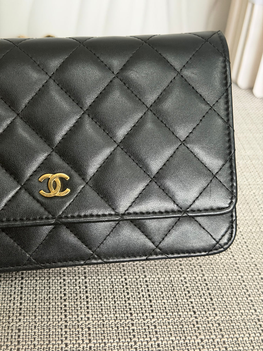 CHANEL series 25 2018 Black Lambskin LGHW Classic Wallet On Chain (WOC)
