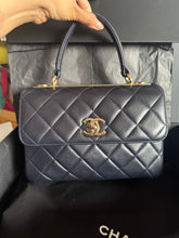 Load image into Gallery viewer, Chanel series 28 2018/2019 Navy Lambskin Champagne GHW Trendy CC Flap Bag size Small with Detachable Strap
