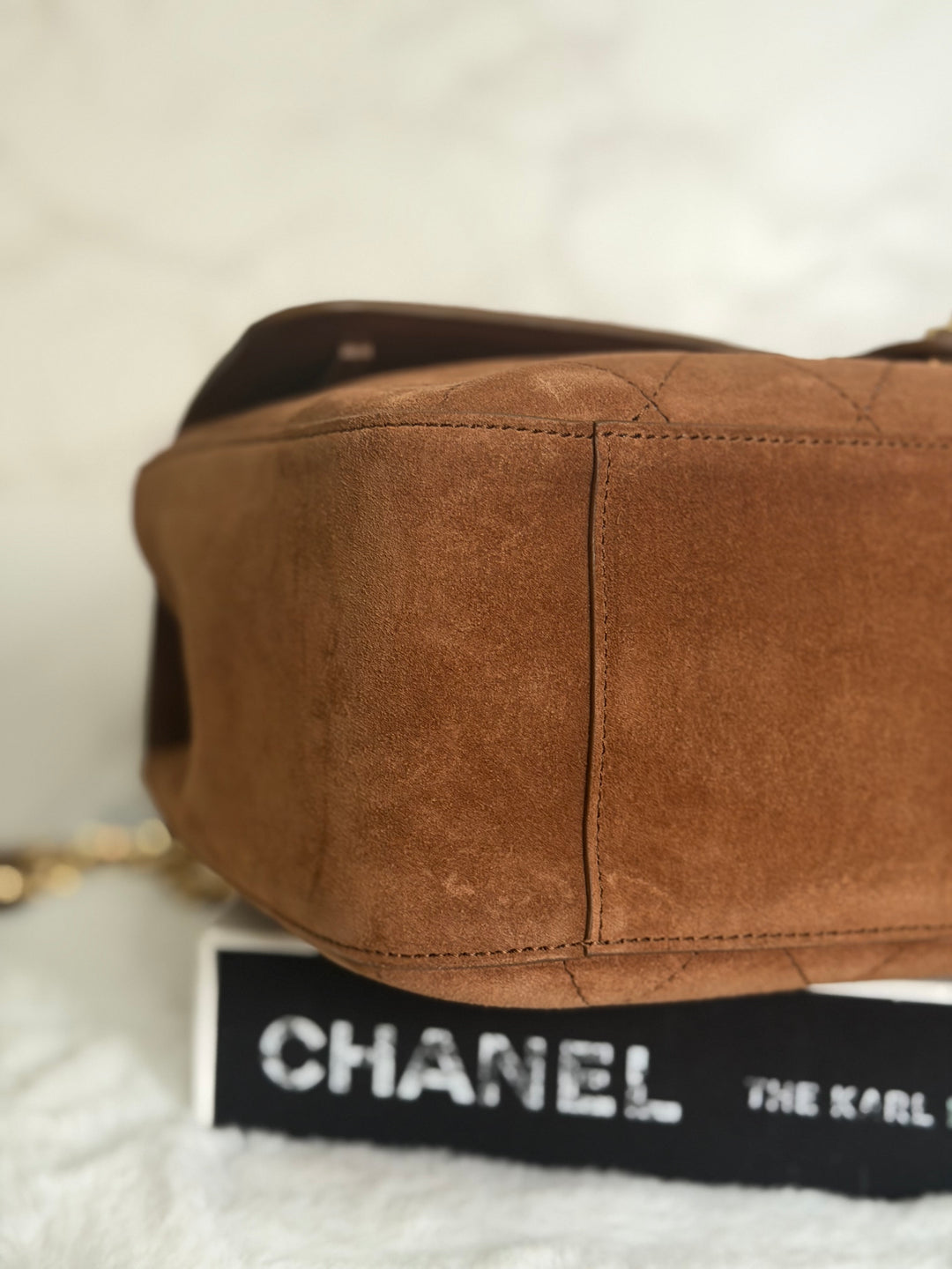 CHANEL 26A Métiers d’art Collection Camel Suede Leather LGHW Maxi 32 cms Flap Bag Matthieu Blazy 2026
