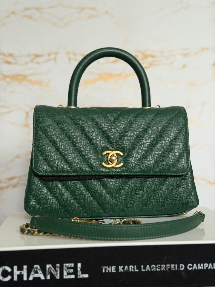 CHANEL series 26 Forrest Dark Green Caviar Chevron Aged GHW Coco Handle Size SMALL 24 cms 2018