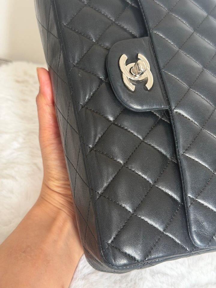 CHANEL series 12 Black Lambskin SHW Medium ML Timeless Classic Double Flap Bag 2011