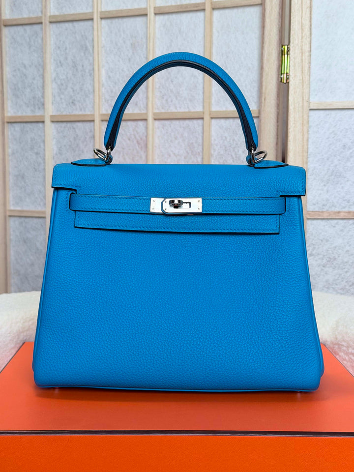 HERMÈS Bleu Zanzibar Togo Leather PHW Kelly 25 Stamp A 2018