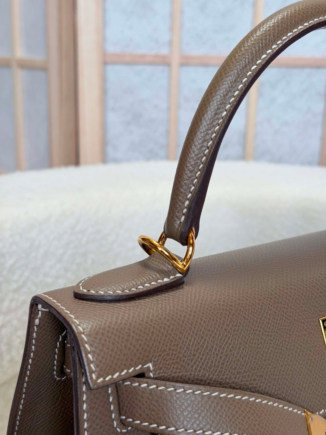 HERMÈS Kelly 28 Etoupe Epsom Sellier GHW Stamp Y 2020