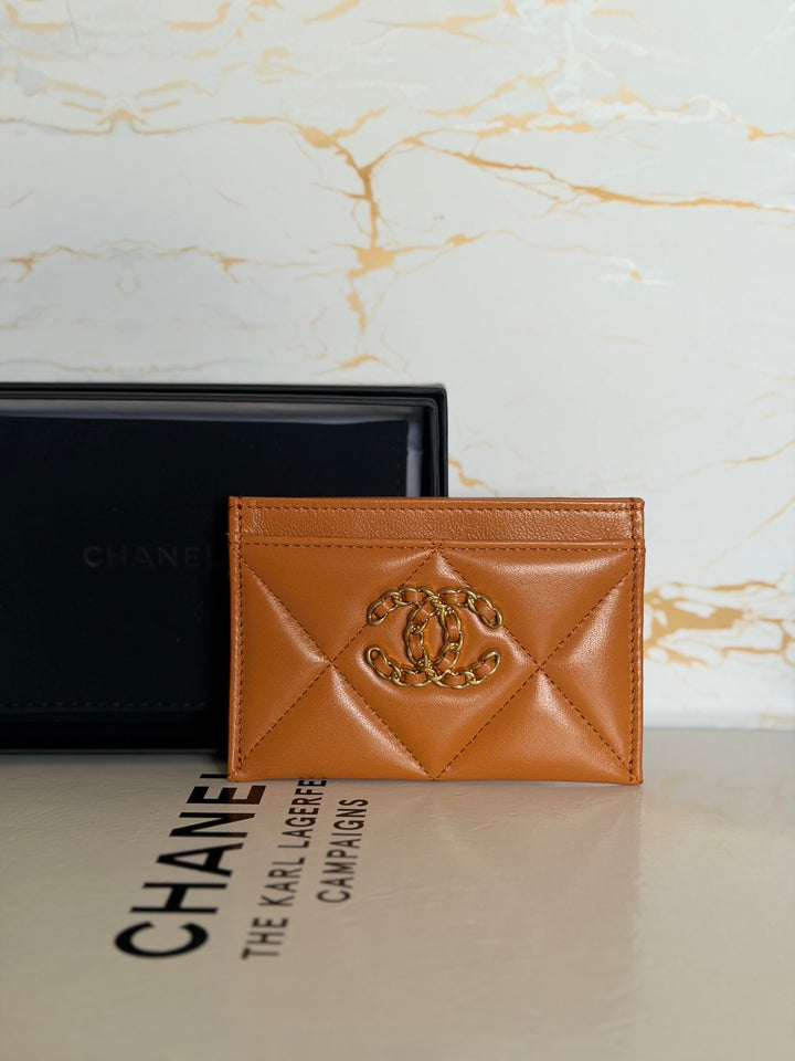 CHANEL 21A Pumpkin Spice Lambskin 19 Flat Card Holder 2021