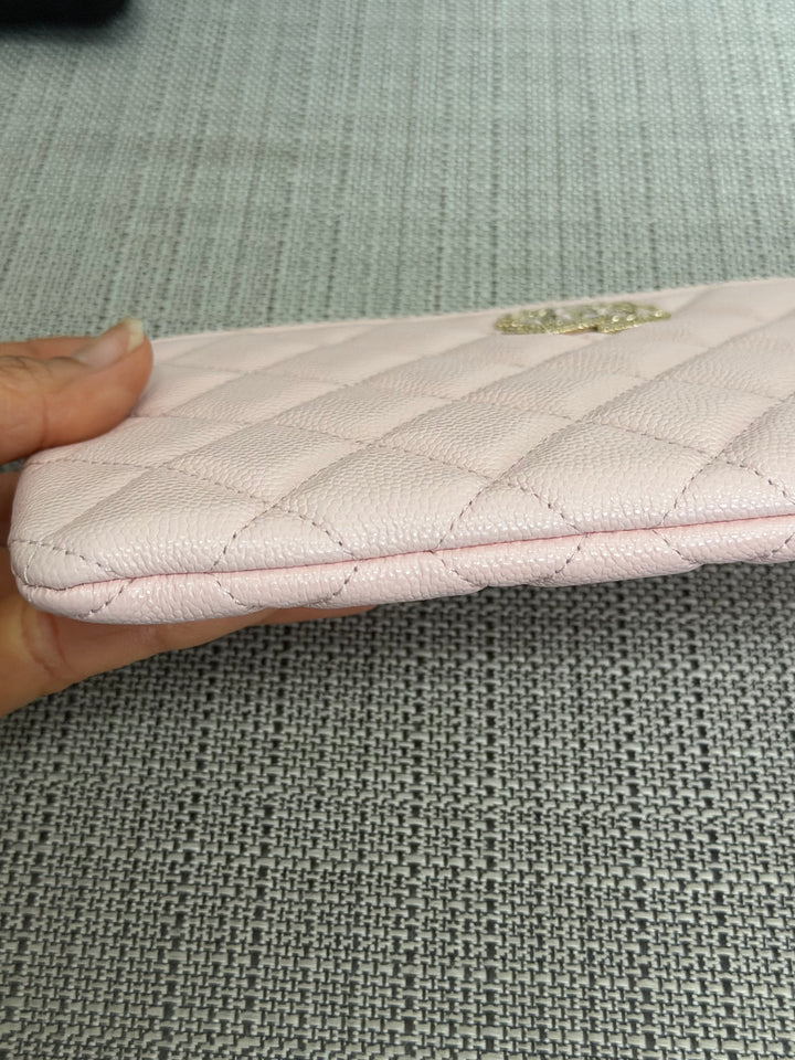 CHANEL series 32 Pink Caviar Crystal CC LGHW Small O Case Pouch