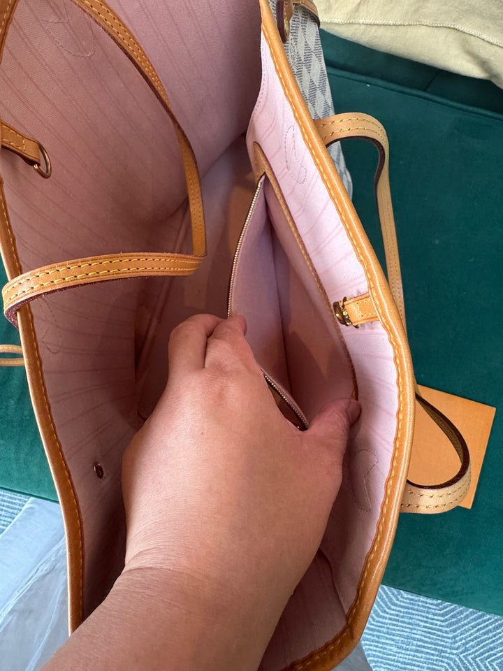 LOUIS VUITTON Neverfull MM Tote Bag in Damier Azur with Rose Ballerine lining