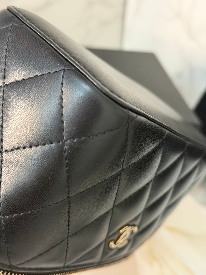 CHANEL series 31 Black Lambskin LGHW Small Vanity Case with Chain and Leather Top Handle