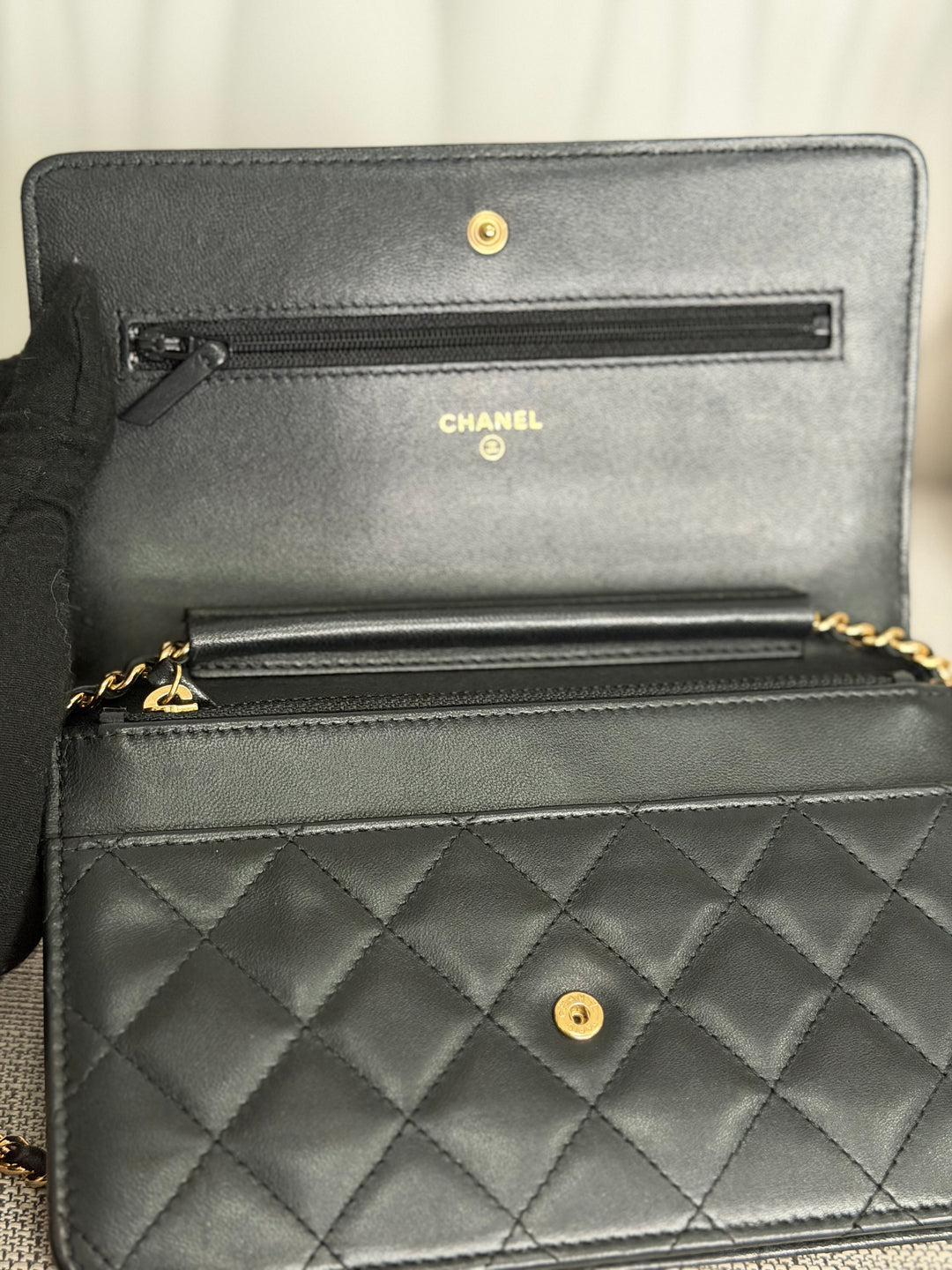 CHANEL series 25 2018 Black Lambskin LGHW Classic Wallet On Chain (WOC)