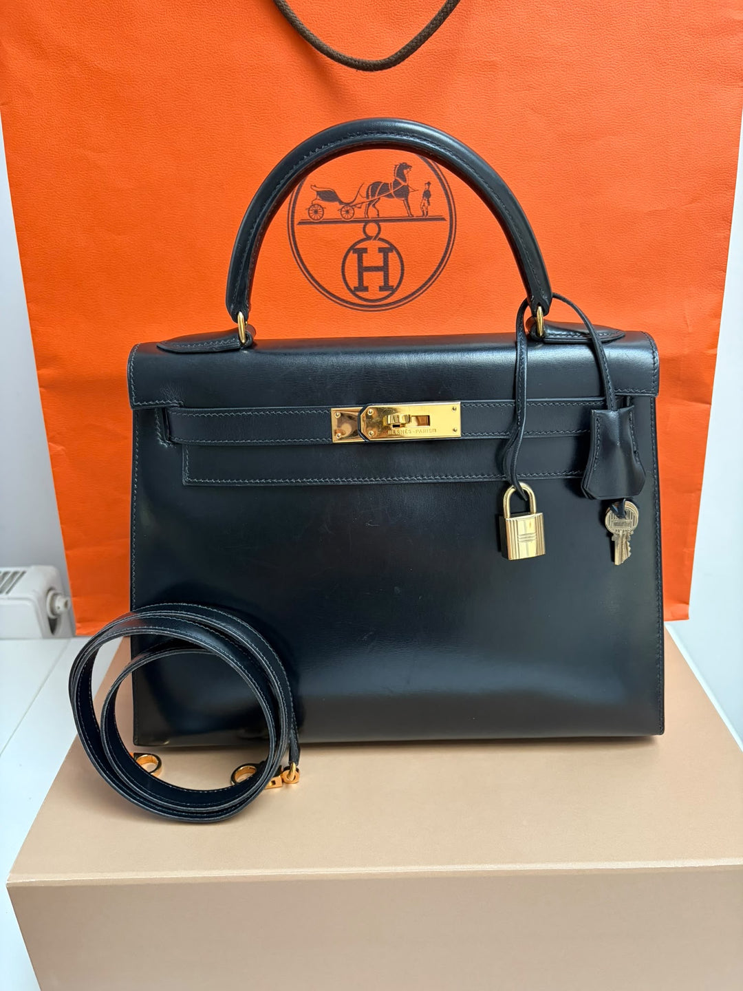 WA/Email to purchase only- HERMÈS Kelly 28 Vintage in Black 89 Noir 89 Box Leather GHW Stamp U in circle 1991