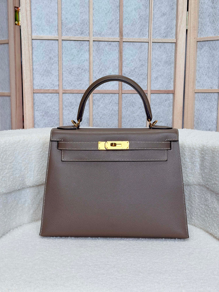 HERMÈS Kelly 28 Etoupe Epsom Sellier GHW Stamp Y 2020