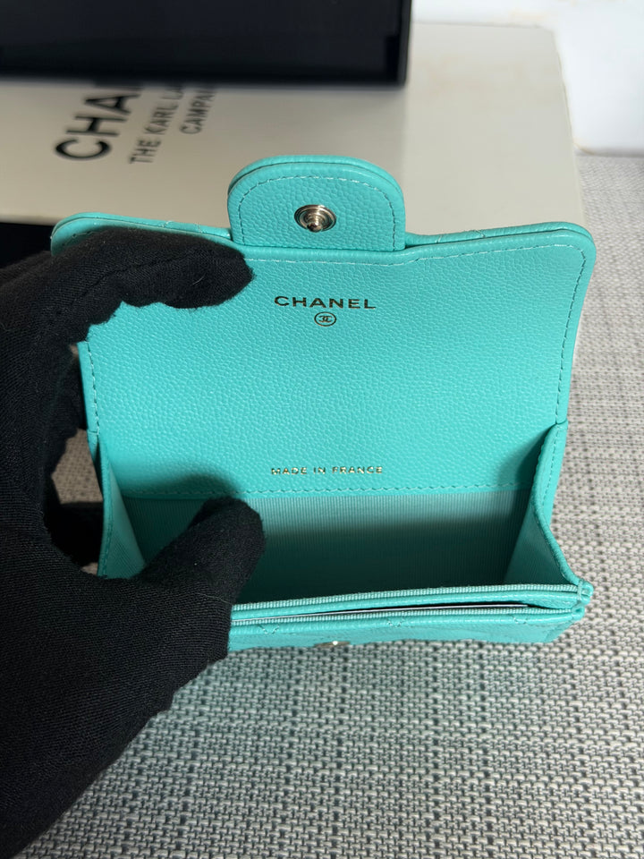 CHANEL 25C Turquoise Caviar LGHW Classic Snap Flap Card holder 2025