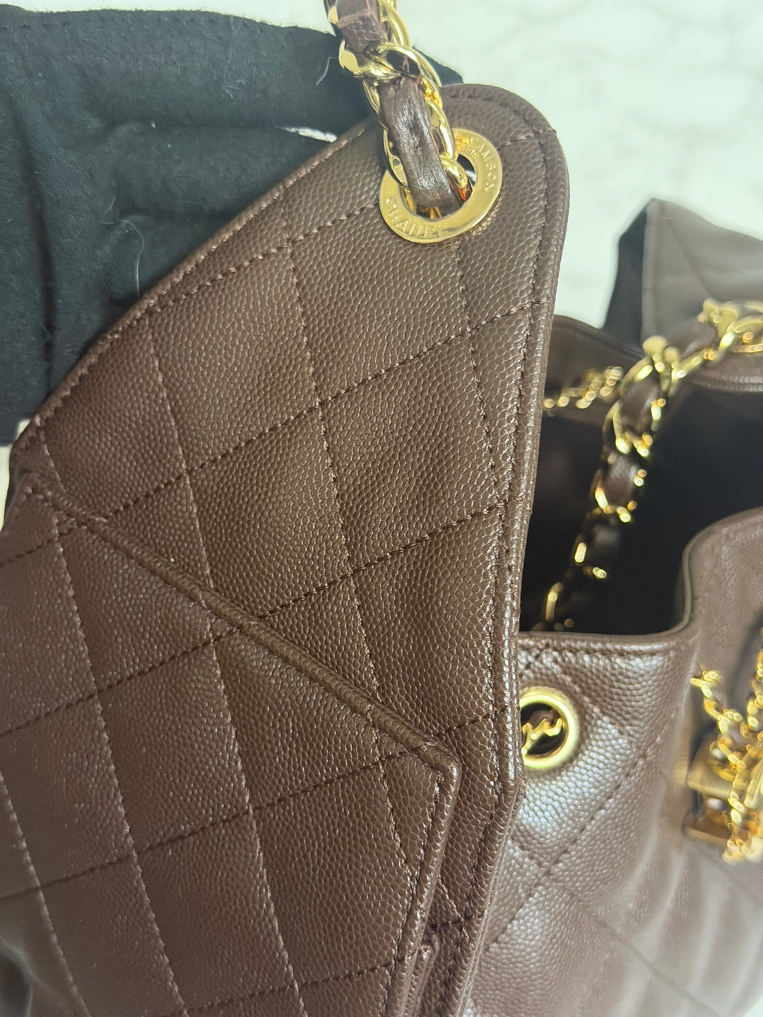CHANEL 26B Chocolate brown Caviar LGHW 25 Hobo Bag size Small 2026